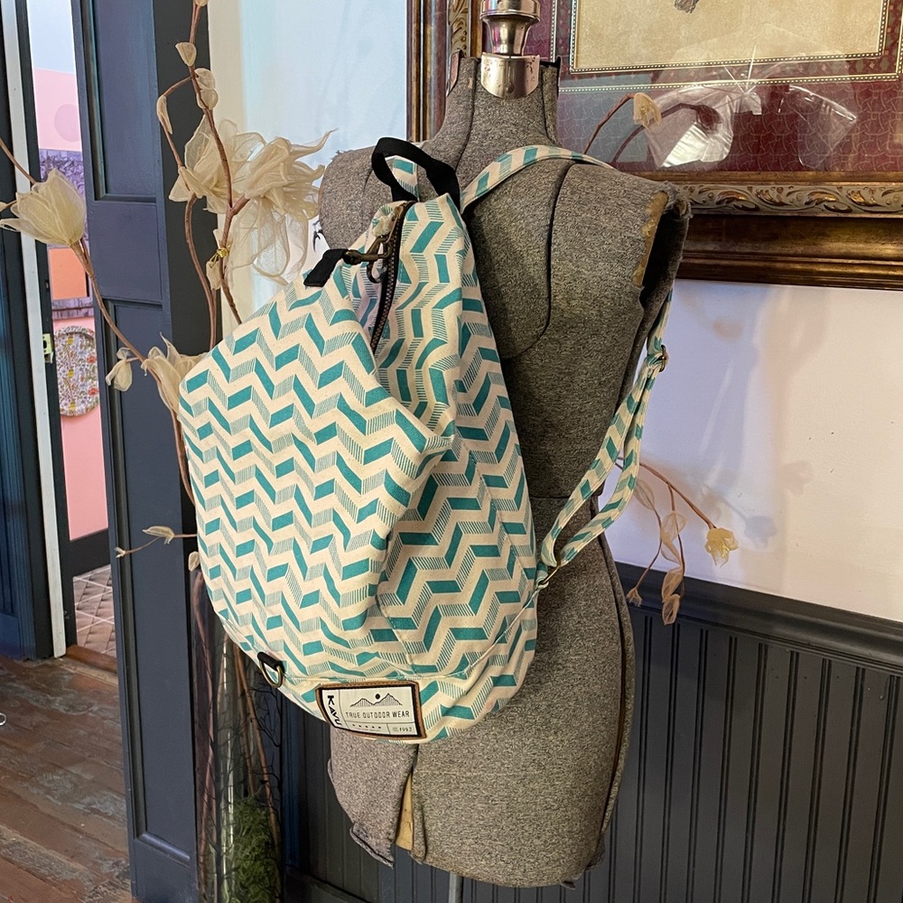 KAVU Free Range Backpack Bucket Style Bag w Pockets, Zippers, Clasps Gorpcore 💛🎀